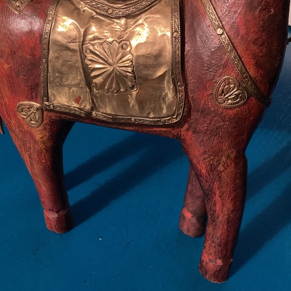 Wood/brass Horse statue from India. Exquisite detailed brass embellishments. - Picture 13 of 13